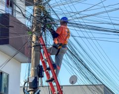 cosip-retira-fios-bairro-dos-municipios-balneario-camboriu