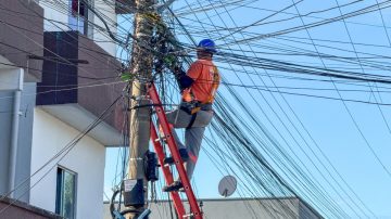 cosip-retira-fios-bairro-dos-municipios-balneario-camboriu